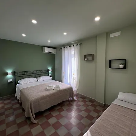 Scilla Central Rooms 4* Scilla