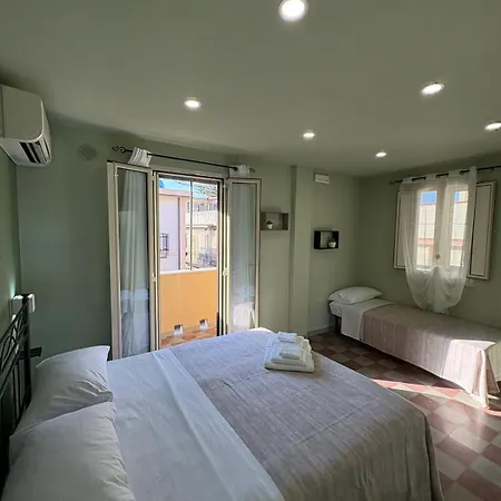 Scilla Central Rooms 4* Scilla