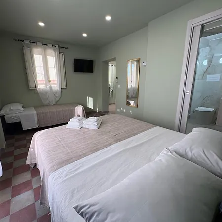Scilla Central Rooms